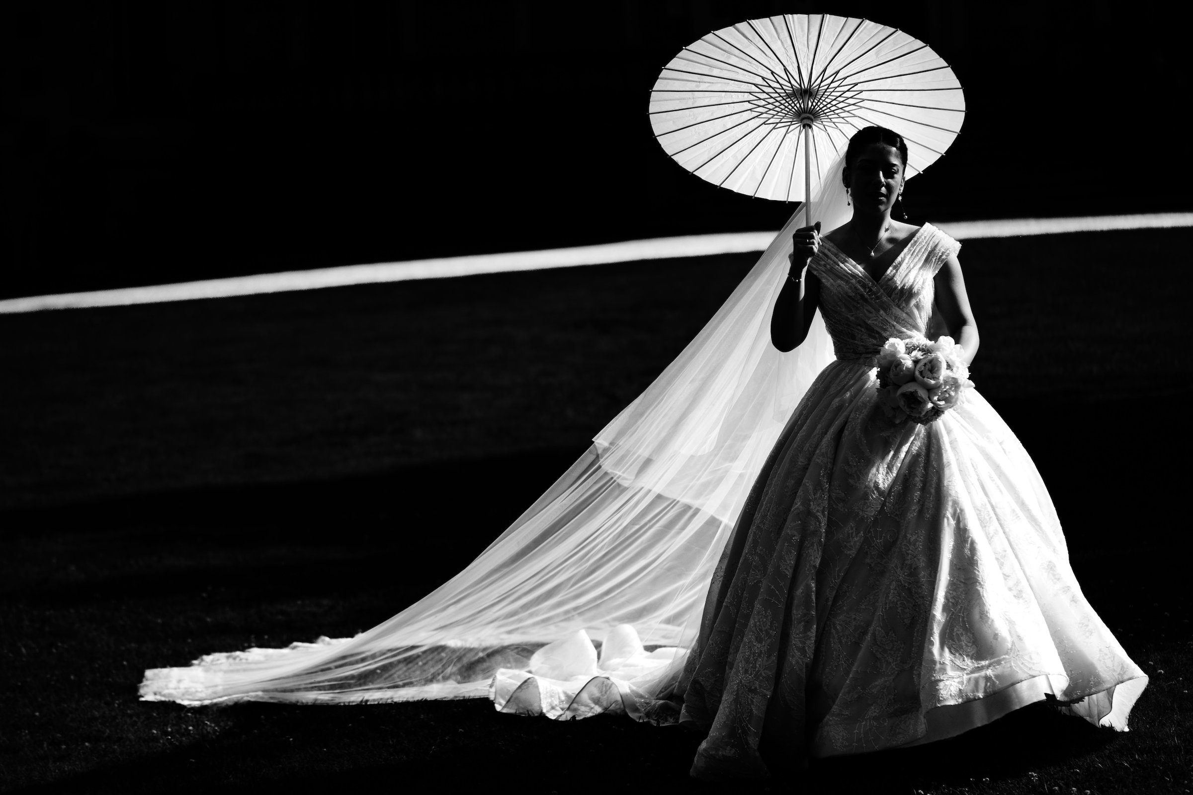 Mariée avec ombrelle